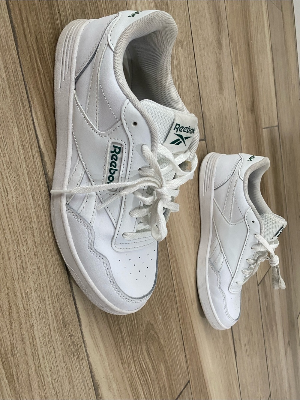 Reebok - Picture 2 of 4